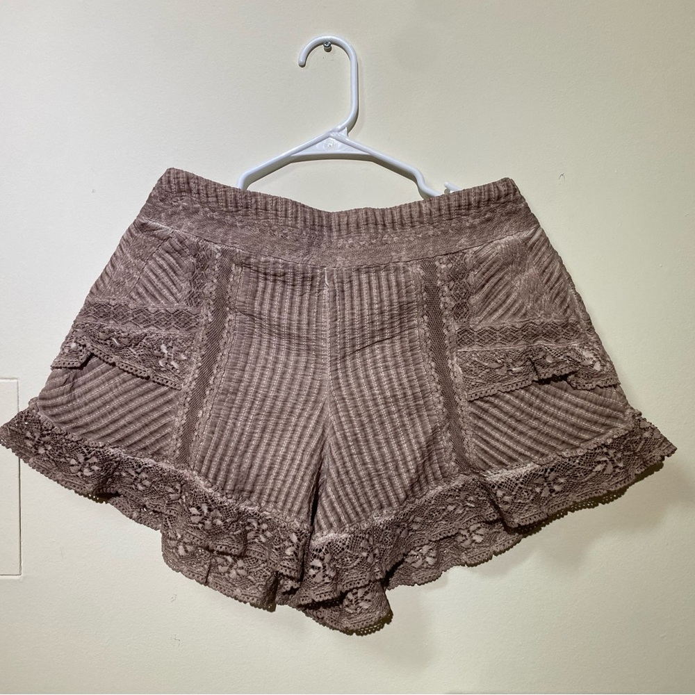 Free People brand frilly shorts with tags. Size medium. Grayish brownish color.
